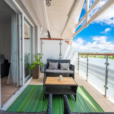 Apartament Holiday Apartment *