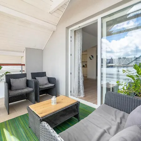 Apartament Holiday Apartment *